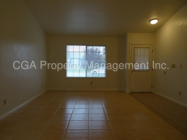 Building Photo - Cute 3 bedroom 2 bath in Antelope!
