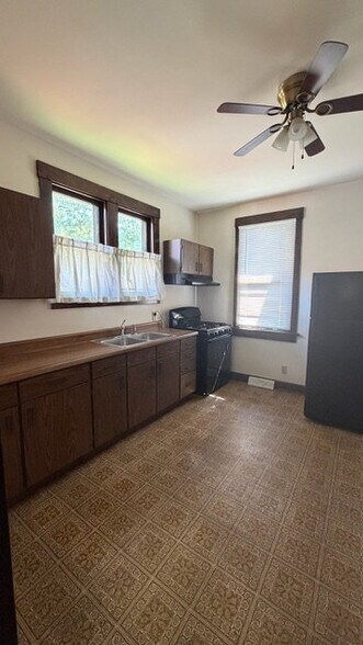 Kitchen, without staging - 1316 Raab Ave