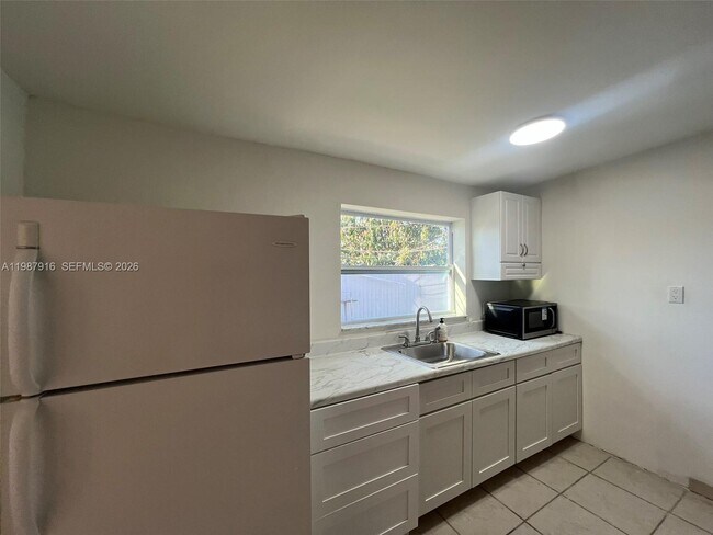 Building Photo - 11500 SW 40th St