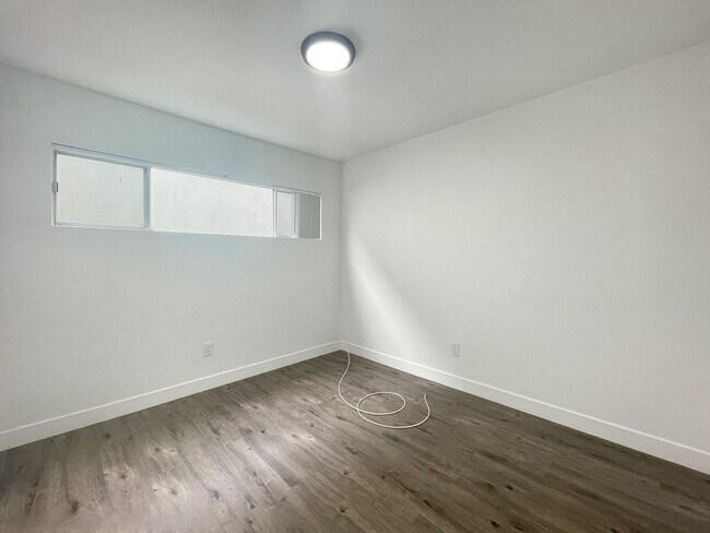 Building Photo - Upgraded 1 Bedroom In Torrance with Parkin...