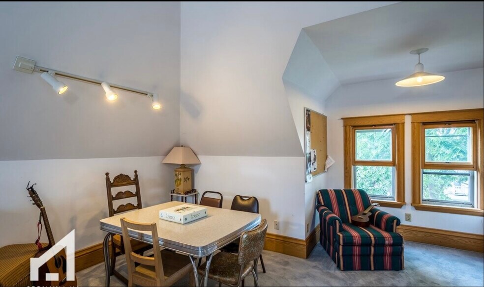 common space - 1049 Spaight St