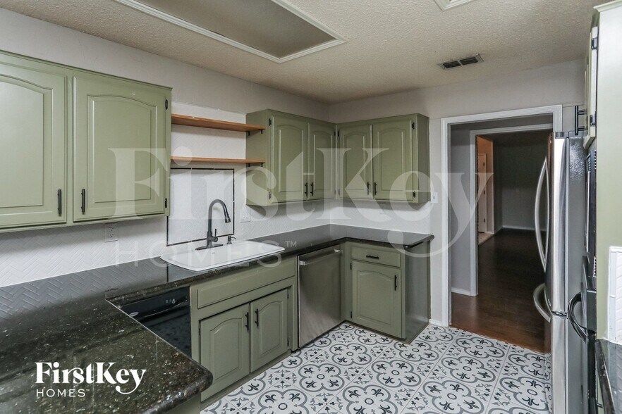 Building Photo - 408 Flagstone Dr