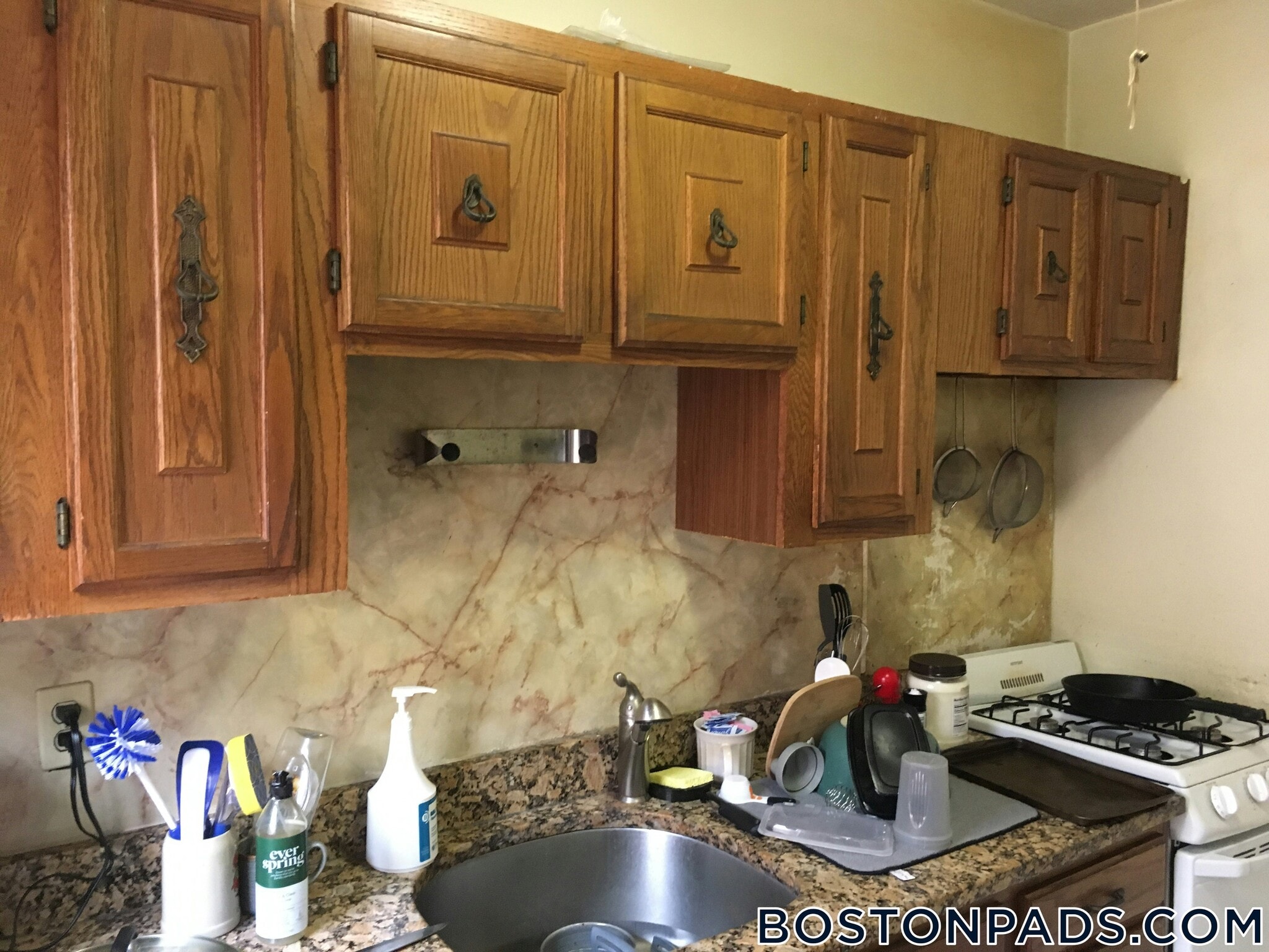 Building Photo - 349 Pleasant St