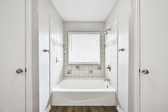 Building Photo - 1115 W Castlewood Ave