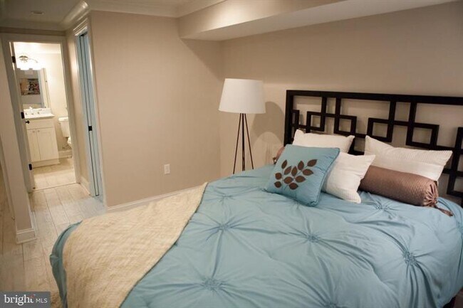 Building Photo - 39 U St NE