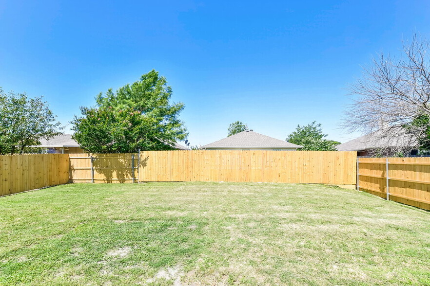 Building Photo - 1621 Lesli Dr