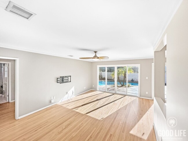 Building Photo - Great 3B/2BA House in Allied Gardens with a Pool!