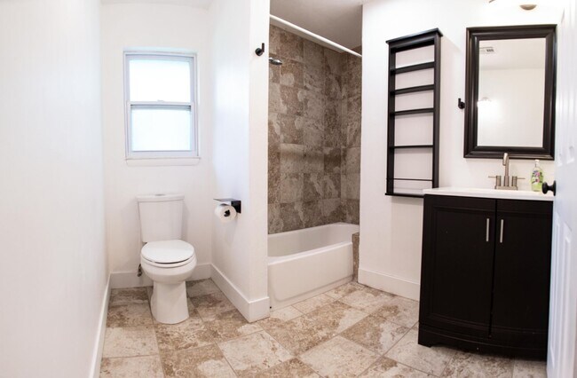 Building Photo - 901 White Ave S E