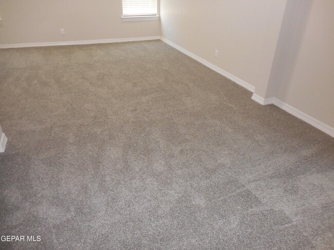 Building Photo - 552 Pne Vly Pl