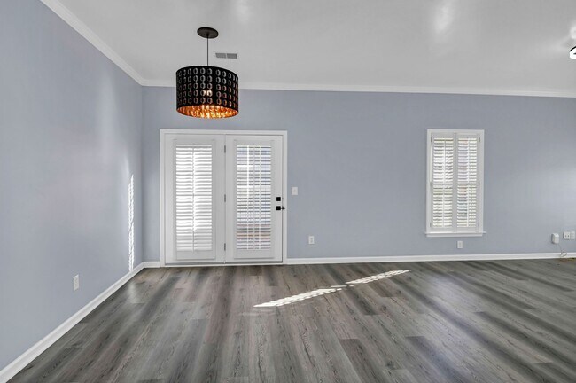 Building Photo - Updated All-Brick Patio Home – Minutes from I-20