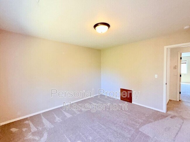 Building Photo - 3312 S 2nd Way