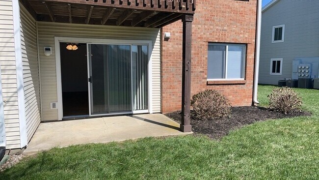 Building Photo - 1420 Lake Pointe Way