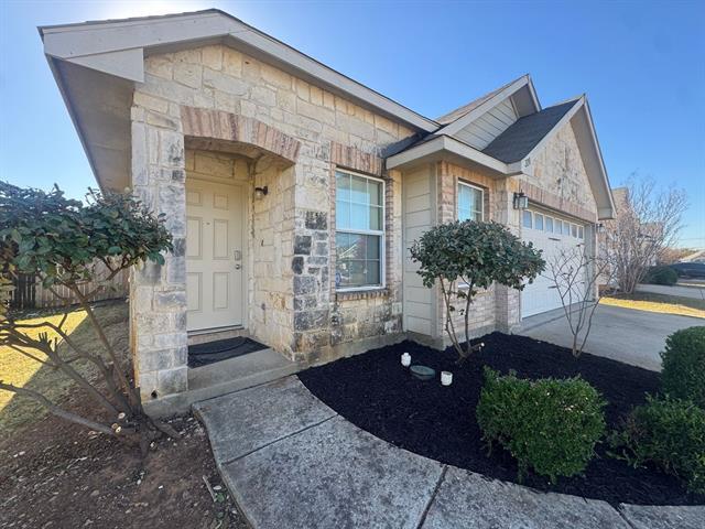 Building Photo - 220 Cres Ridge Dr