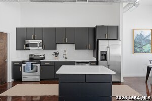 Building Photo - 831 S Flores St