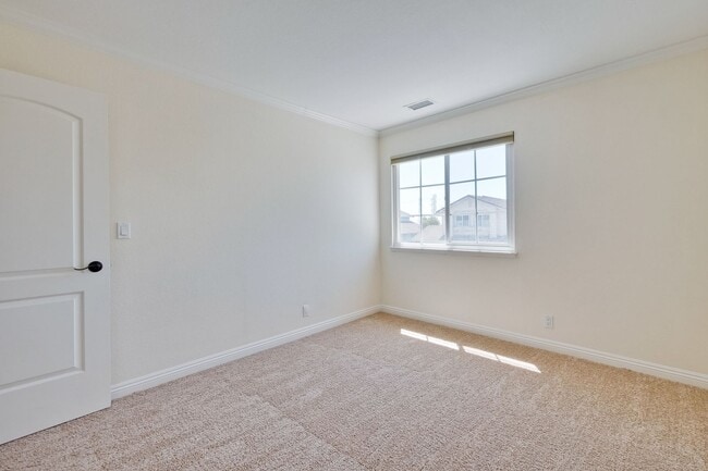 Building Photo - Elegant home with top Fremont Schools