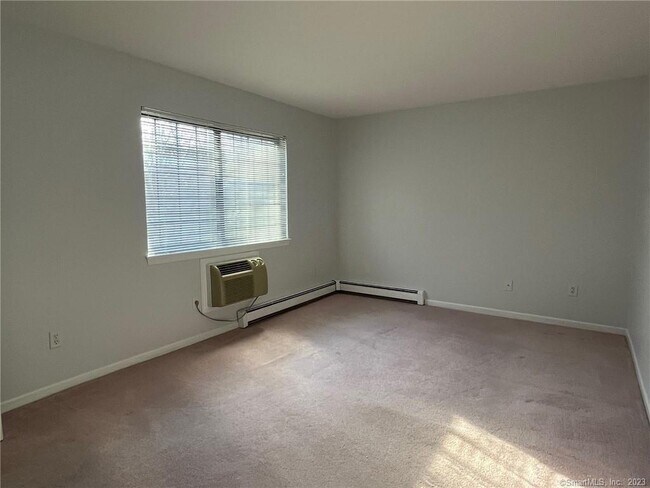 Building Photo - 7 Eden Ct