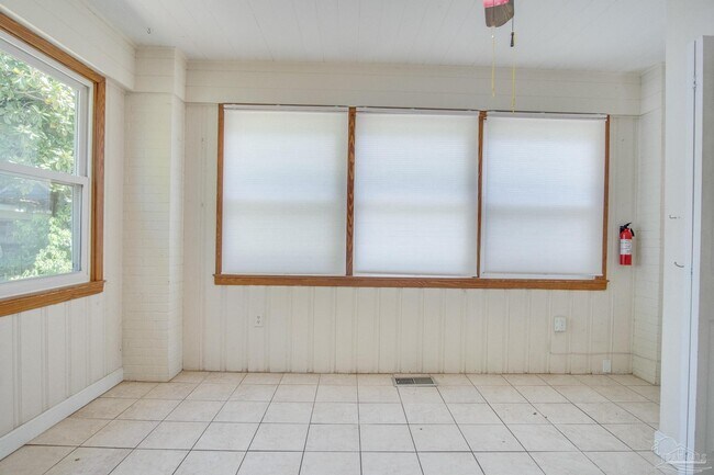 Building Photo - 1613 E Jordan St