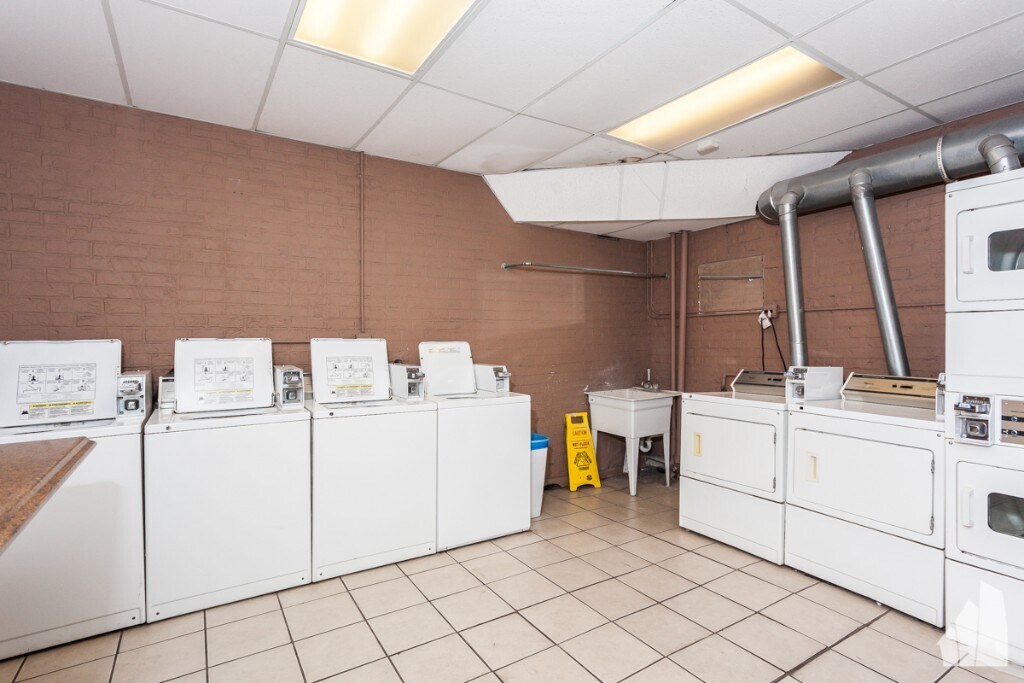 Building Photo - 537 W Arlington Pl