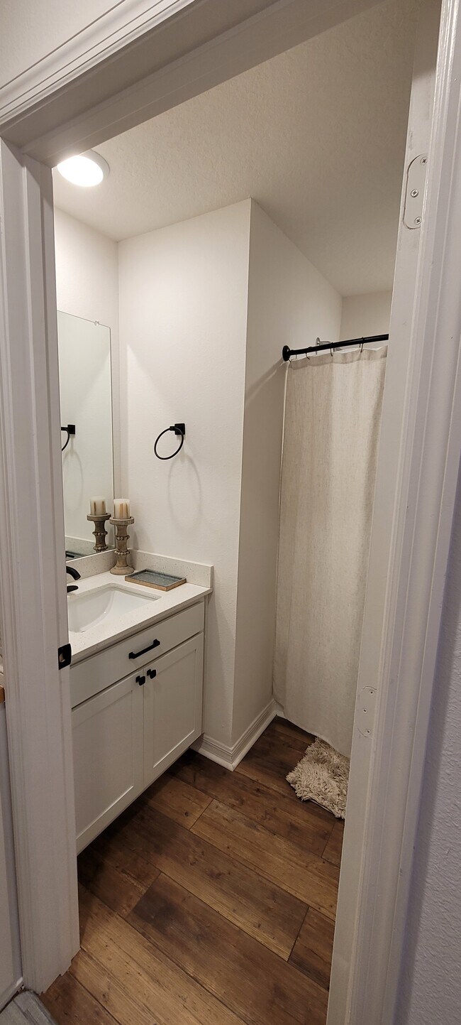 Building Photo - 1609 Deerfield Ave