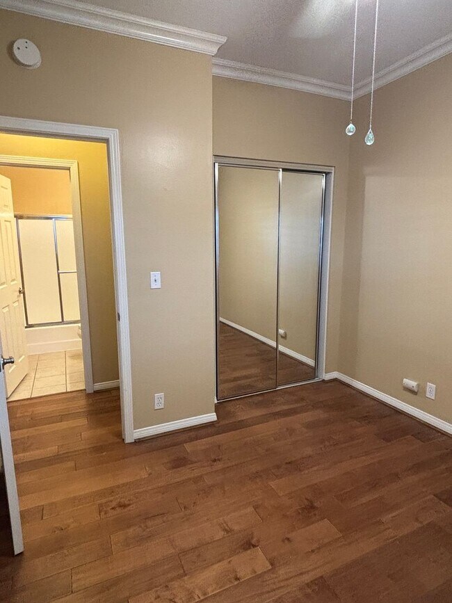 Building Photo - Beautiful 2 Bed / 2 Bath Condo for Rent in Long Beach!
