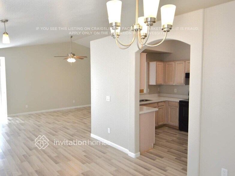 Building Photo - 5029 W Ponderosa Ln