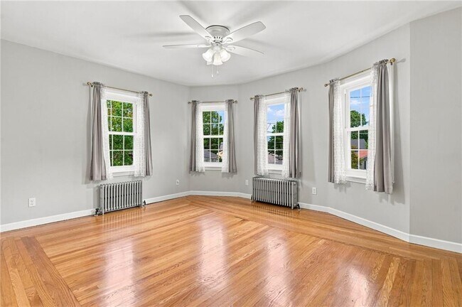 Building Photo - 51 Pettaconsett Ave