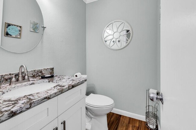 Building Photo - 202 75th Ave N