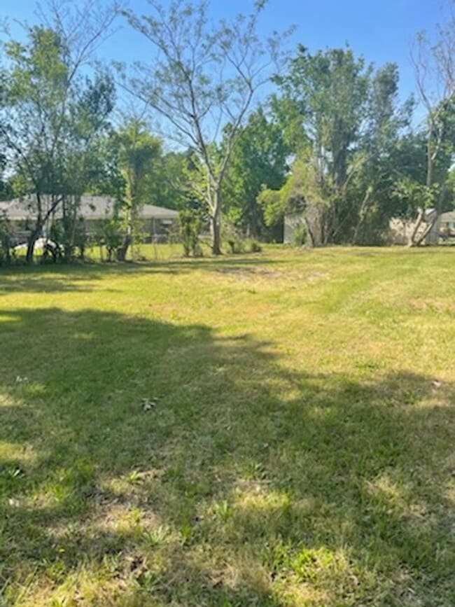 Building Photo - Clean, Move in Ready 4 Bedroom Home