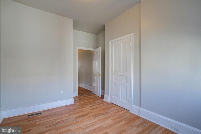 Building Photo - 2069 E Monmouth St