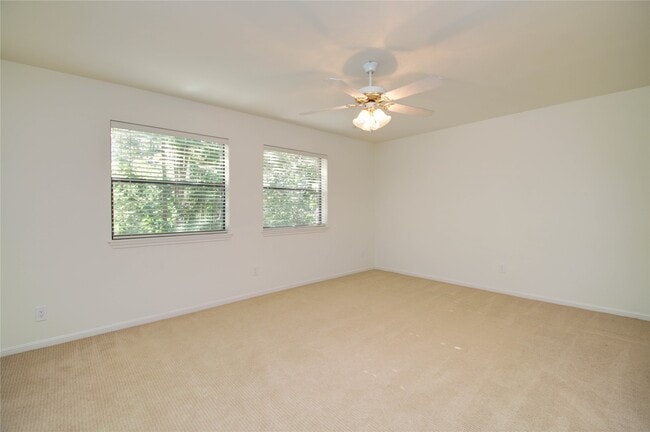 Building Photo - 6 Town Oaks Pl