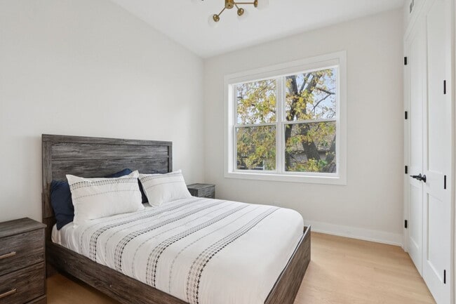 Building Photo - 4119 N Ashland Ave