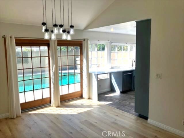 Building Photo - 5172 Glenwood Cir