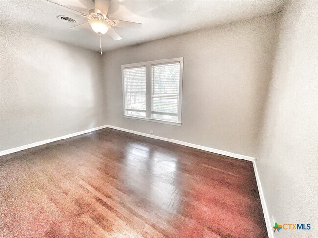 Building Photo - 127 Paloma Dr