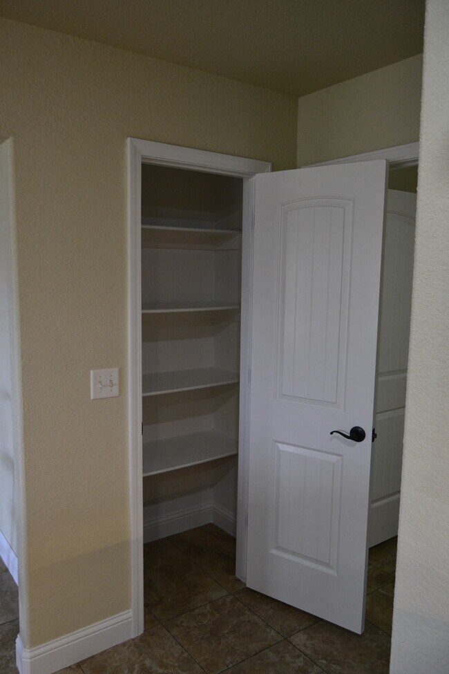 Building Photo - 1700 Been Rd