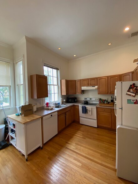 Building Photo - 82 6th St