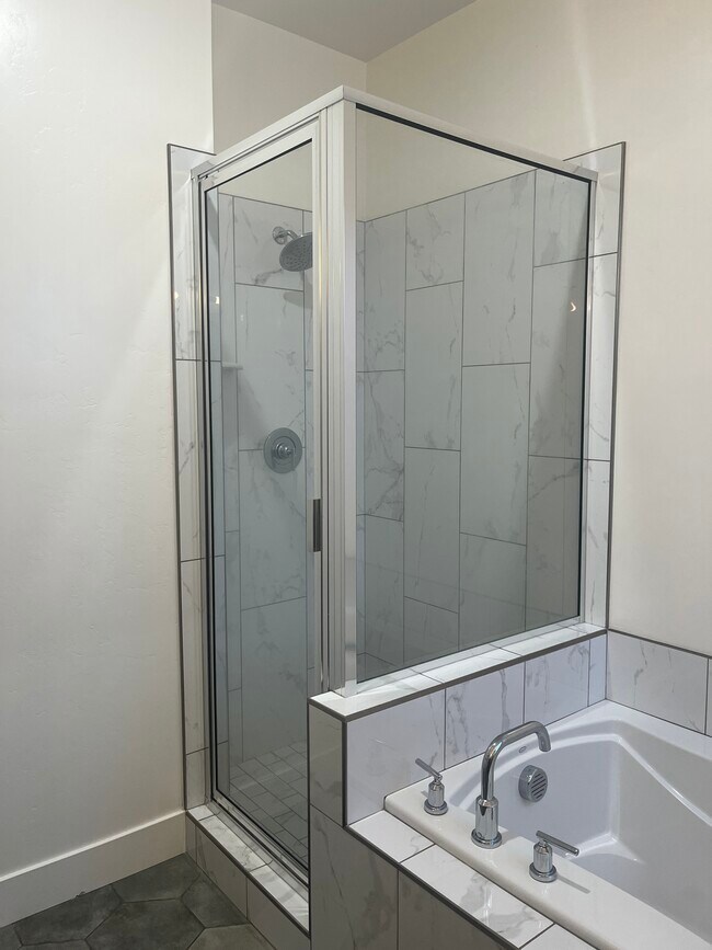 Master Shower - 564 W Sanford St