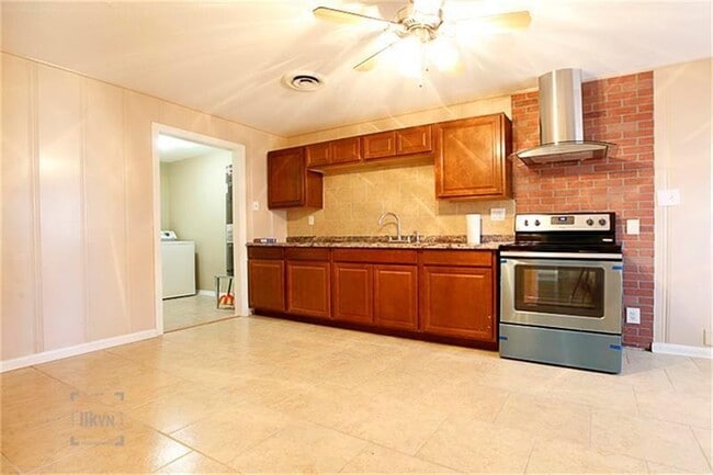 Building Photo - 3216 Avenue I