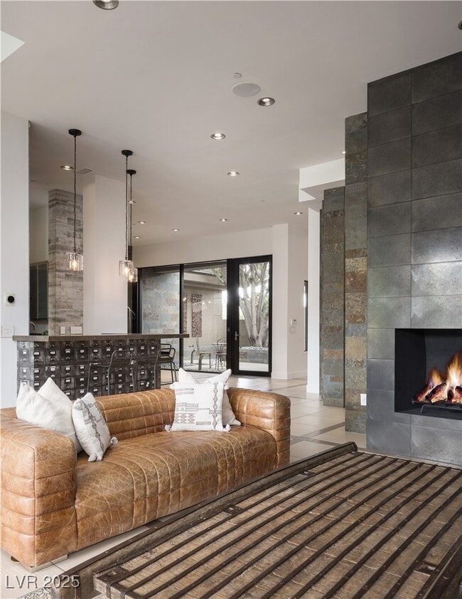 Building Photo - 1501 Foothills Village Dr