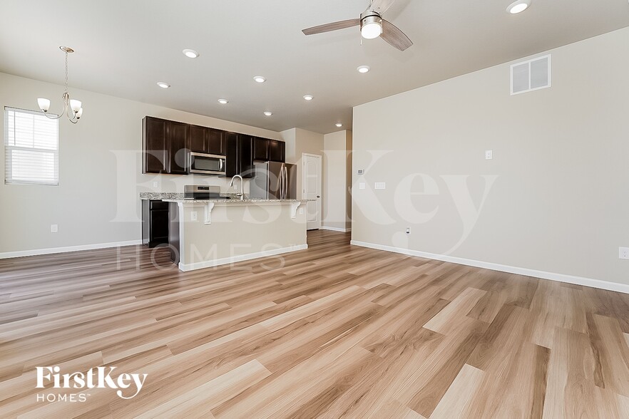 Building Photo - 1902 Villageview Ln