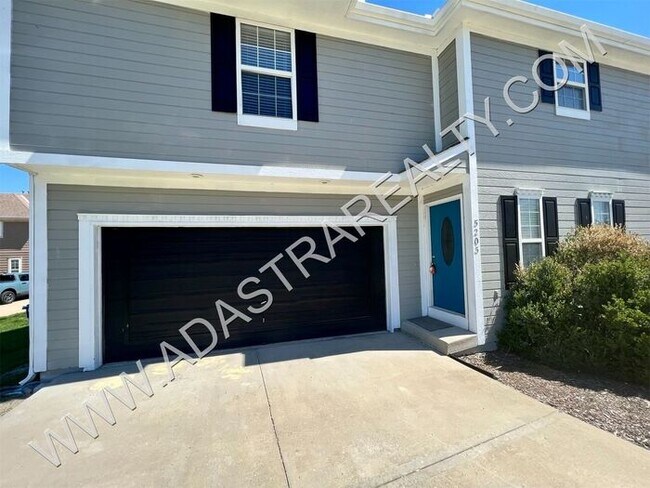 Building Photo - Gorgeous Modern Shawnee Townhome!! So much...