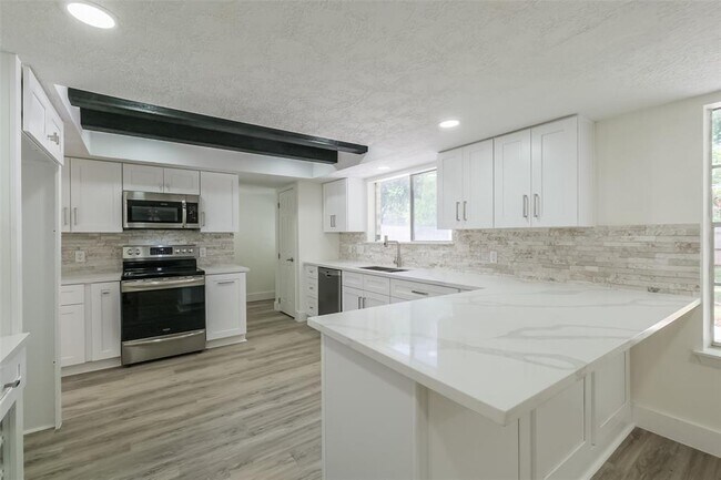 Building Photo - 1311 Sand Stone Dr