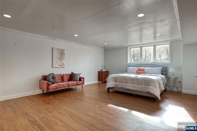 Building Photo - 91 Chestnut Ridge Rd