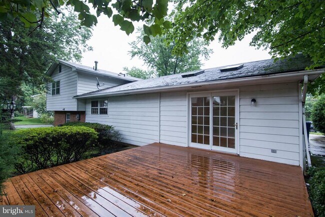 Building Photo - 2012 Friendship Ln