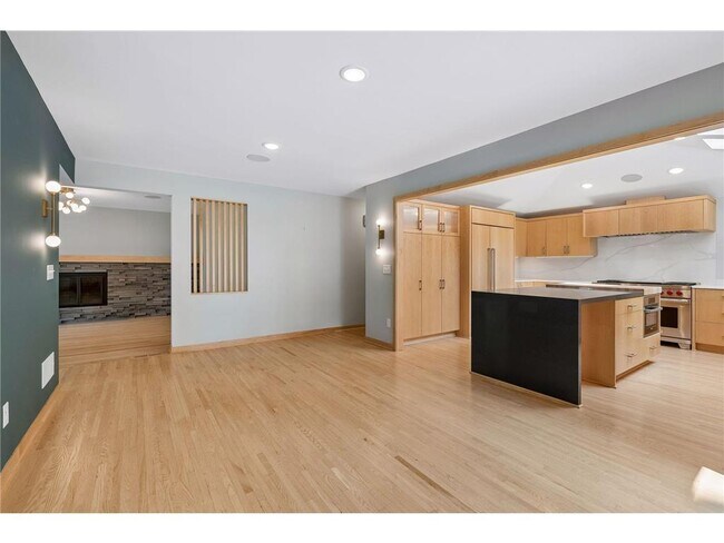 Building Photo - 6216 Maloney Ave