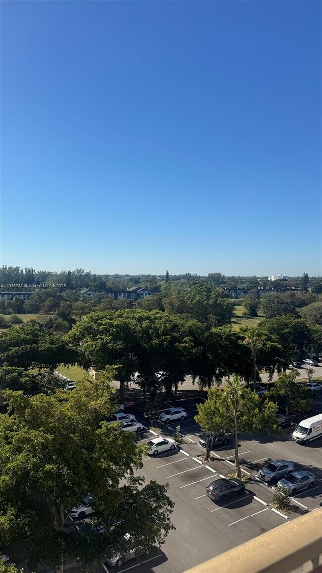 Building Photo - 4174 Inverrary Dr