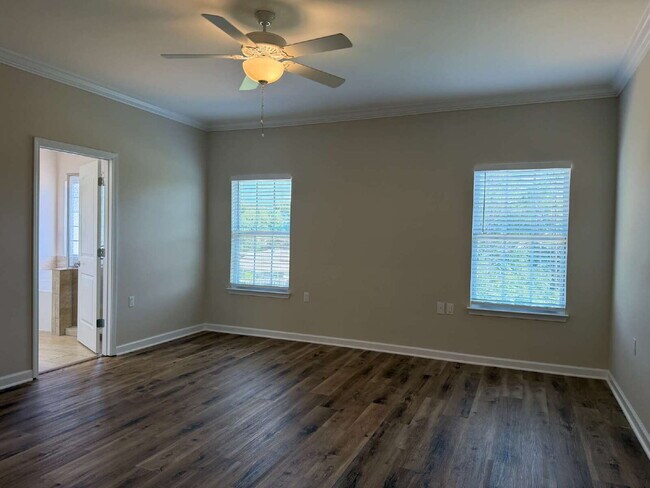 Building Photo - "Charming 4-Bedroom Gem in Niceville with Granite Elegance – 2046 Sq Ft of Comfort!"