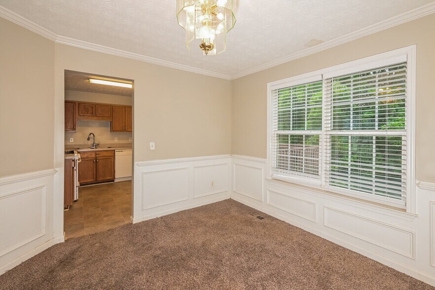 Building Photo - 577 Paradise Cir