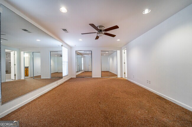 Building Photo - 3926 Clubland Dr