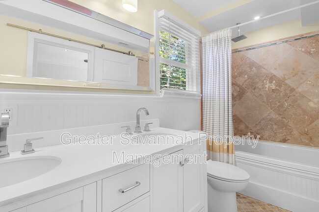 Building Photo - 1206 E 48th St