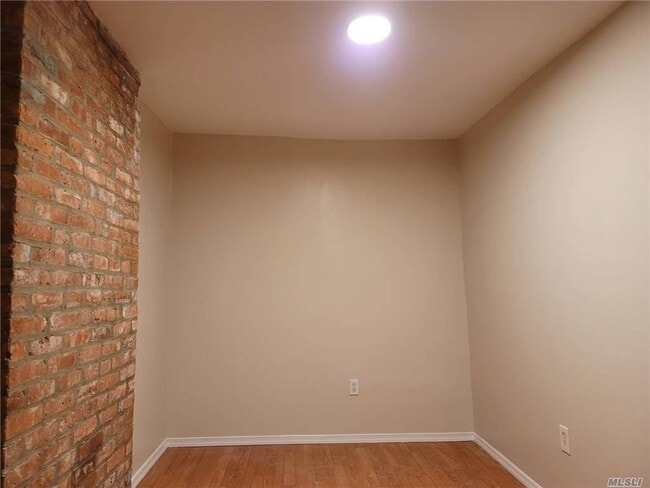 Building Photo - 200 Hart St